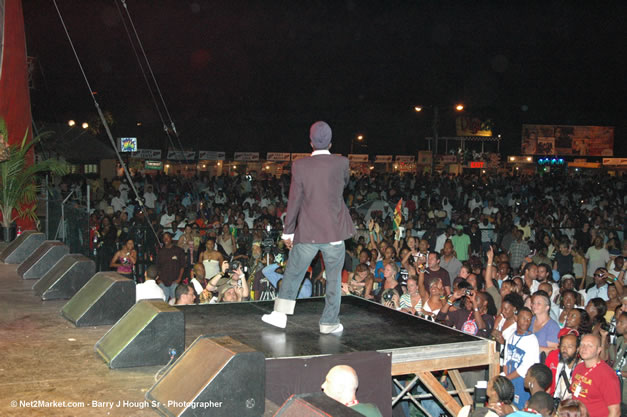 Sizzla - Ignition - The Internation Fire Blazes - Friday, July 21, 2006 - Montego Bay, Jamaica - Negril Travel Guide, Negril Jamaica WI - http://www.negriltravelguide.com - info@negriltravelguide.com...!