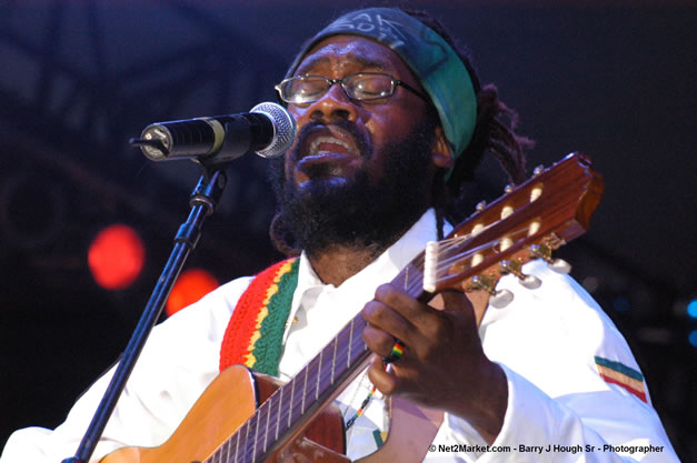 Tarrus Riley - Red Stripe Reggae Sumfest 2006 - The Summit - Jamaica's Greatest, The World's Best - Saturday, July 22, 2006 - Montego Bay, Jamaica - Negril Travel Guide, Negril Jamaica WI - http://www.negriltravelguide.com - info@negriltravelguide.com...!