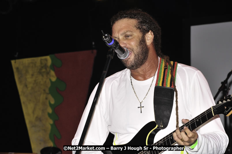 Andy Vernon @ Reggae Sumfest 2008 International Night 2, Catherine Hall, Montego Bay - Saturday, July 19, 2008 - Reggae Sumfest 2008 July 13 - July 19, 2008 - Photographs by Net2Market.com - Barry J. Hough Sr. Photojournalist/Photograper - Photographs taken with a Nikon D300 - Negril Travel Guide, Negril Jamaica WI - http://www.negriltravelguide.com - info@negriltravelguide.com...!