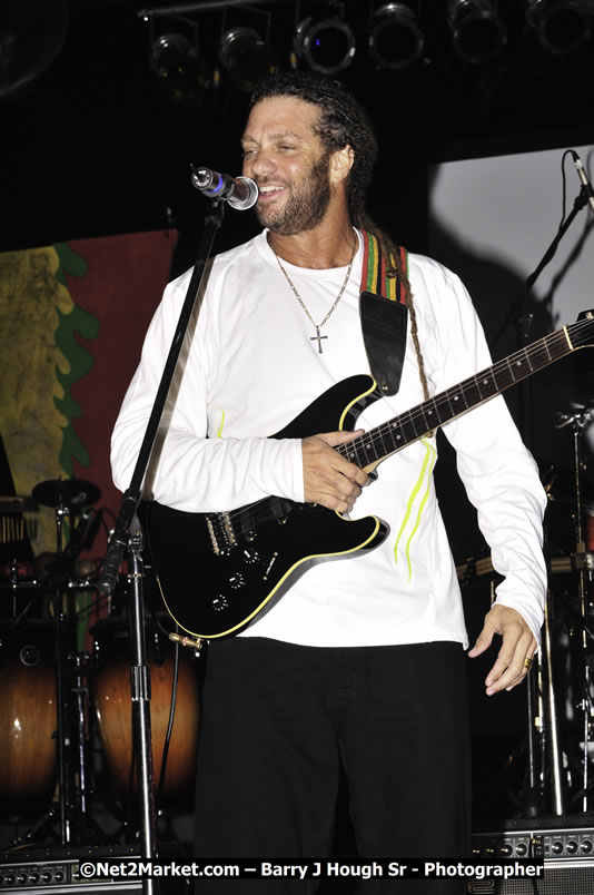 Andy Vernon @ Reggae Sumfest 2008 International Night 2, Catherine Hall, Montego Bay - Saturday, July 19, 2008 - Reggae Sumfest 2008 July 13 - July 19, 2008 - Photographs by Net2Market.com - Barry J. Hough Sr. Photojournalist/Photograper - Photographs taken with a Nikon D300 - Negril Travel Guide, Negril Jamaica WI - http://www.negriltravelguide.com - info@negriltravelguide.com...!