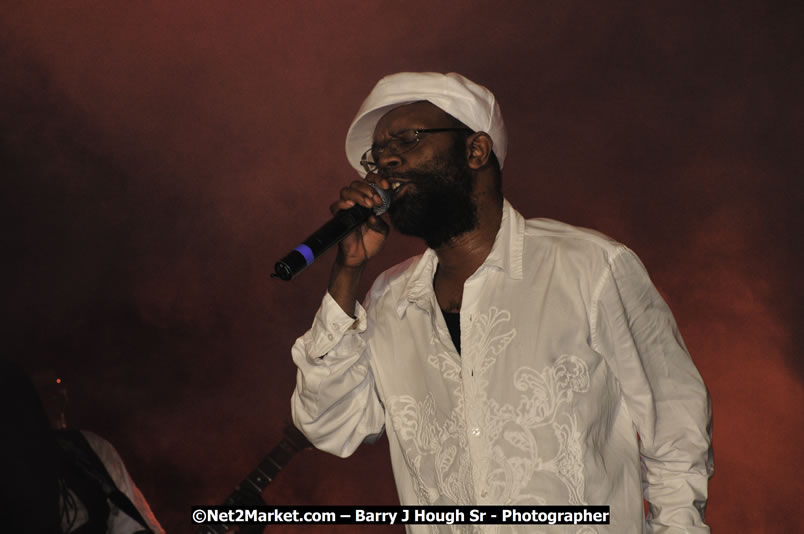 Beres Hammond @ Reggae Sumfest 2008 International Night 2, Catherine Hall, Montego Bay - Saturday, July 19, 2008 - Reggae Sumfest 2008 July 13 - July 19, 2008 - Photographs by Net2Market.com - Barry J. Hough Sr. Photojournalist/Photograper - Photographs taken with a Nikon D300 - Negril Travel Guide, Negril Jamaica WI - http://www.negriltravelguide.com - info@negriltravelguide.com...!