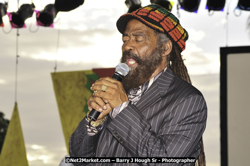 John Holt @ Reggae Sumfest 2008 International Night 2, Catherine Hall, Montego Bay - Saturday, July 19, 2008 - Reggae Sumfest 2008 July 13 - July 19, 2008 - Photographs by Net2Market.com - Barry J. Hough Sr. Photojournalist/Photograper - Photographs taken with a Nikon D300 - Negril Travel Guide, Negril Jamaica WI - http://www.negriltravelguide.com - info@negriltravelguide.com...!