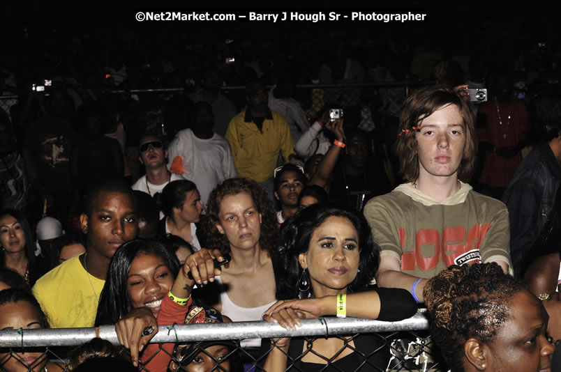 Lil Wayne @ Reggae Sumfest 2008 International Night 2, Catherine Hall, Montego Bay - Saturday, July 19, 2008 - Reggae Sumfest 2008 July 13 - July 19, 2008 - Photographs by Net2Market.com - Barry J. Hough Sr. Photojournalist/Photograper - Photographs taken with a Nikon D300 - Negril Travel Guide, Negril Jamaica WI - http://www.negriltravelguide.com - info@negriltravelguide.com...!