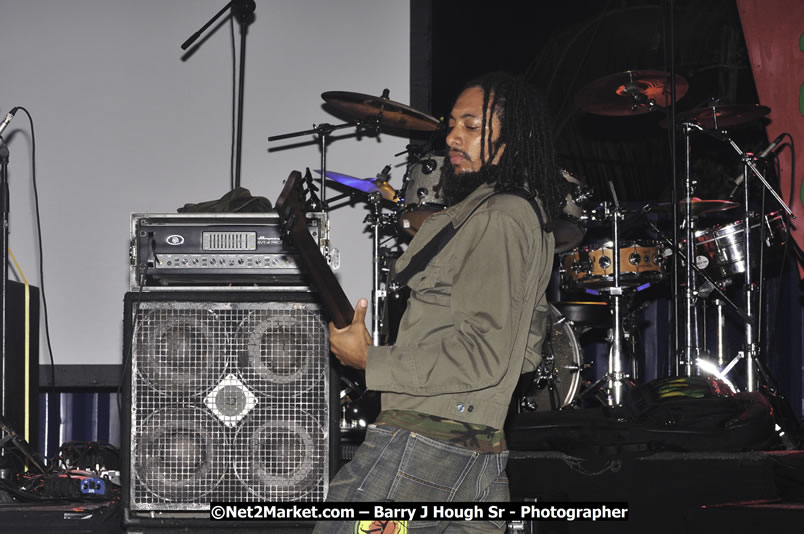 Rootz Underground @ Reggae Sumfest 2008 International Night 2, Catherine Hall, Montego Bay - Saturday, July 19, 2008 - Reggae Sumfest 2008 July 13 - July 19, 2008 - Photographs by Net2Market.com - Barry J. Hough Sr. Photojournalist/Photograper - Photographs taken with a Nikon D300 - Negril Travel Guide, Negril Jamaica WI - http://www.negriltravelguide.com - info@negriltravelguide.com...!