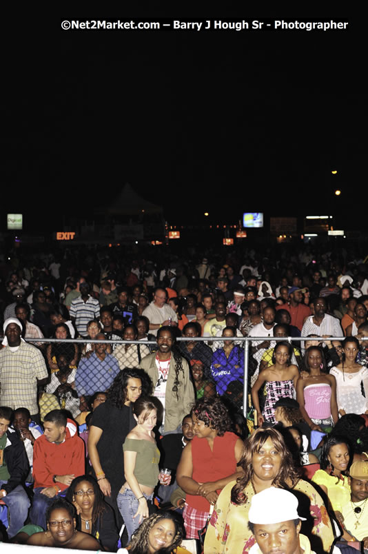 T - Pain @ Reggae Sumfest 2008 International Night 2, Catherine Hall, Montego Bay - Saturday, July 19, 2008 - Reggae Sumfest 2008 July 13 - July 19, 2008 - Photographs by Net2Market.com - Barry J. Hough Sr. Photojournalist/Photograper - Photographs taken with a Nikon D300 - Negril Travel Guide, Negril Jamaica WI - http://www.negriltravelguide.com - info@negriltravelguide.com...!