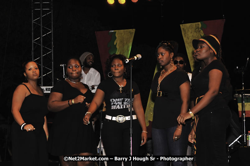 Tarrus Riley @ Reggae Sumfest 2008 International Night 2, Catherine Hall, Montego Bay - Saturday, July 19, 2008 - Reggae Sumfest 2008 July 13 - July 19, 2008 - Photographs by Net2Market.com - Barry J. Hough Sr. Photojournalist/Photograper - Photographs taken with a Nikon D300 - Negril Travel Guide, Negril Jamaica WI - http://www.negriltravelguide.com - info@negriltravelguide.com...!