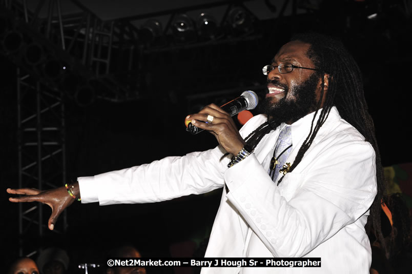 Tarrus Riley @ Reggae Sumfest 2008 International Night 2, Catherine Hall, Montego Bay - Saturday, July 19, 2008 - Reggae Sumfest 2008 July 13 - July 19, 2008 - Photographs by Net2Market.com - Barry J. Hough Sr. Photojournalist/Photograper - Photographs taken with a Nikon D300 - Negril Travel Guide, Negril Jamaica WI - http://www.negriltravelguide.com - info@negriltravelguide.com...!