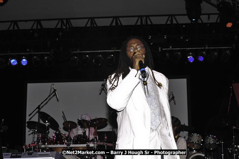 Tarrus Riley @ Reggae Sumfest 2008 International Night 2, Catherine Hall, Montego Bay - Saturday, July 19, 2008 - Reggae Sumfest 2008 July 13 - July 19, 2008 - Photographs by Net2Market.com - Barry J. Hough Sr. Photojournalist/Photograper - Photographs taken with a Nikon D300 - Negril Travel Guide, Negril Jamaica WI - http://www.negriltravelguide.com - info@negriltravelguide.com...!