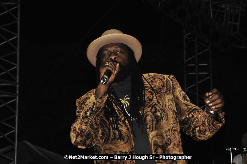 Tarrus Riley @ Reggae Sumfest 2008 International Night 2, Catherine Hall, Montego Bay - Saturday, July 19, 2008 - Reggae Sumfest 2008 July 13 - July 19, 2008 - Photographs by Net2Market.com - Barry J. Hough Sr. Photojournalist/Photograper - Photographs taken with a Nikon D300 - Negril Travel Guide, Negril Jamaica WI - http://www.negriltravelguide.com - info@negriltravelguide.com...!