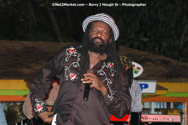 Tarrus Riley, Jimmy Riley, and Dwayne Stephensen - Money Cologne Promotions in association with "British Link Up" presents Summer Jam featuring She's Royal Tarrus Riley & Jimmy Riley - Plus Ras Slick, Sham Dawg, and Whiskey Bagio @ Roots Bamboo, Norman Manley Boulevard, Negril, Jamaica W.I. - Backed up Dean Fraser & The Hurricanne Band - MC Barry G and Rev. BB - July 25, 2007 - Negril Travel Guide.com, Negril Jamaica WI - http://www.negriltravelguide.com - info@negriltravelguide.com...!