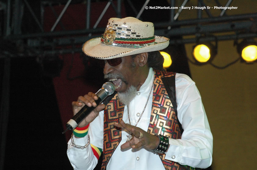 Bunny Wailer - Smile Jamaica, Nine Miles, St Anns, Jamaica - Saturday, February 10, 2007 - The Smile Jamaica Concert, a symbolic homecoming in Bob Marley's birthplace of Nine Miles - Negril Travel Guide, Negril Jamaica WI - http://www.negriltravelguide.com - info@negriltravelguide.com...!