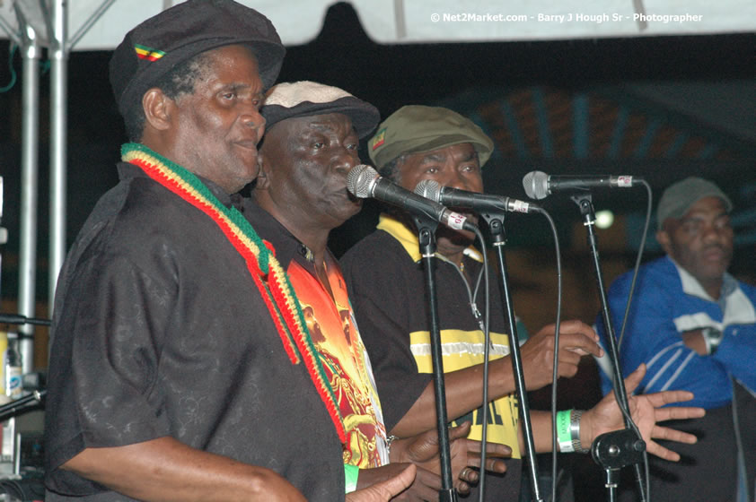 Bunny Wailer - Smile Jamaica, Nine Miles, St Anns, Jamaica - Saturday, February 10, 2007 - The Smile Jamaica Concert, a symbolic homecoming in Bob Marley's birthplace of Nine Miles - Negril Travel Guide, Negril Jamaica WI - http://www.negriltravelguide.com - info@negriltravelguide.com...!