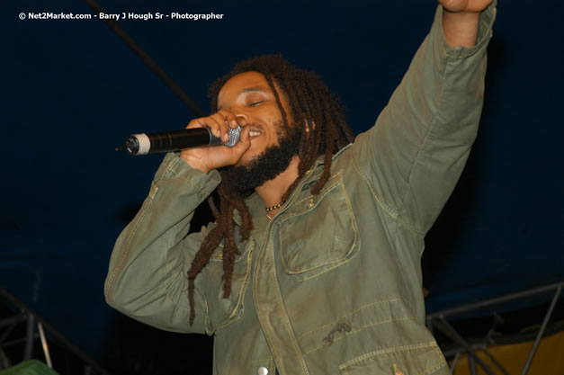 The Marley Brother's - Damian, Stephen, Julian, and Kimani - Smile Jamaica, Nine Miles, St Anns, Jamaica - Saturday, February 10, 2007 - The Smile Jamaica Concert, a symbolic homecoming in Bob Marley's birthplace of Nine Miles - Negril Travel Guide, Negril Jamaica WI - http://www.negriltravelguide.com - info@negriltravelguide.com...!