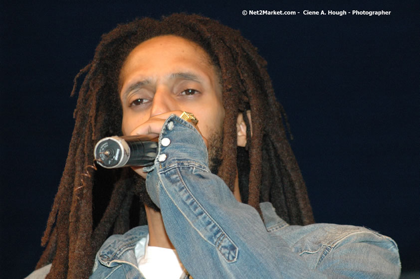 The Marley Brother's - Damian, Stephen, Julian, and Kimani - Smile Jamaica, Nine Miles, St Anns, Jamaica - Saturday, February 10, 2007 - The Smile Jamaica Concert, a symbolic homecoming in Bob Marley's birthplace of Nine Miles - Negril Travel Guide, Negril Jamaica WI - http://www.negriltravelguide.com - info@negriltravelguide.com...!