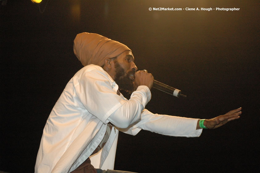 Spragga Benz - Smile Jamaica, Nine Miles, St Anns, Jamaica - Saturday, February 10, 2007 - The Smile Jamaica Concert, a symbolic homecoming in Bob Marley's birthplace of Nine Miles - Negril Travel Guide, Negril Jamaica WI - http://www.negriltravelguide.com - info@negriltravelguide.com...!