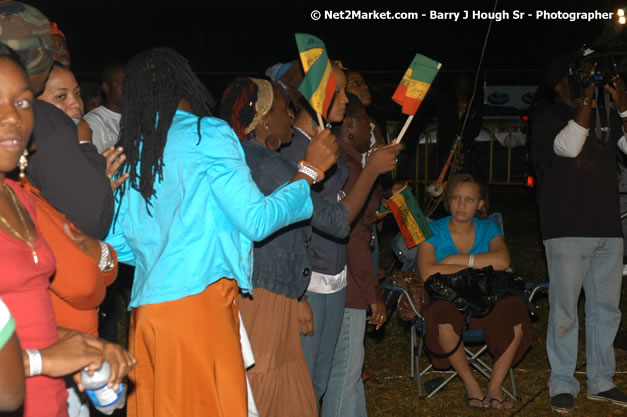 Venue and Audience - Smile Jamaica, Nine Miles, St Anns, Jamaica - Saturday, February 10, 2007 - The Smile Jamaica Concert, a symbolic homecoming in Bob Marley's birthplace of Nine Miles - Negril Travel Guide, Negril Jamaica WI - http://www.negriltravelguide.com - info@negriltravelguide.com...!