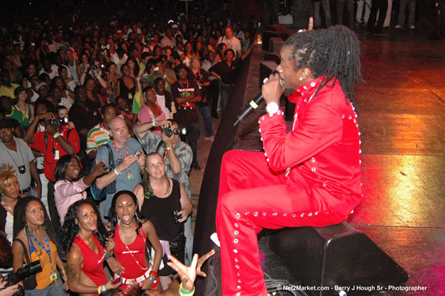 Beenie Man - Red Stripe Reggae Sumfest 2006 - Stormfront - The Blazing Dance Hall Night - Thursday, July 20, 2006 - Catherine Hall Venue - Montego Bay, Jamaica - Negril Travel Guide, Negril Jamaica WI - http://www.negriltravelguide.com - info@negriltravelguide.com...!