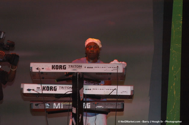 Sizzla - Ignition - The Internation Fire Blazes - Friday, July 21, 2006 - Montego Bay, Jamaica - Negril Travel Guide, Negril Jamaica WI - http://www.negriltravelguide.com - info@negriltravelguide.com...!