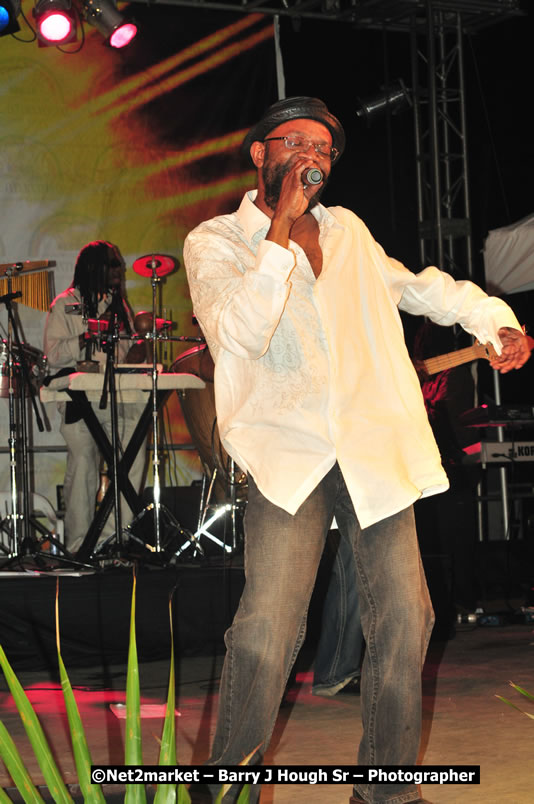 Beres Hammond @ Unite The People An International Reggae Fest, Featuring: Beres Hammond, Coco T, Queen Ifrica, Khalil, Cameal Davis, Iley Dread, Rochelle, Geoffrey Star, Ras Penco, Kool DeLoy, Otis Gayle, J.McKay, Tiney Winey, Venue at Norman Manley Boulevard, Negril, Westmoreland, Jamaica - Saturday, April 4, 2009 - Photographs by Net2Market.com - Barry J. Hough Sr, Photographer/Photojournalist - Negril Travel Guide, Negril Jamaica WI - http://www.negriltravelguide.com - info@negriltravelguide.com...!