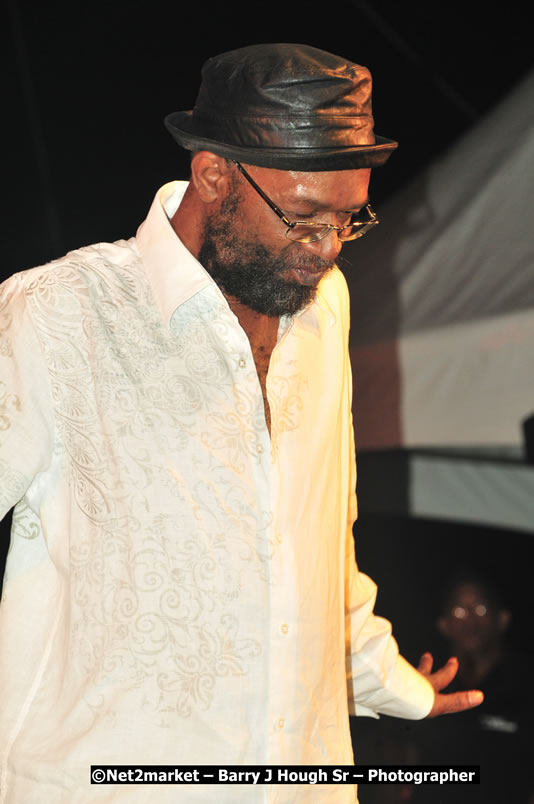 Beres Hammond @ Unite The People An International Reggae Fest, Featuring: Beres Hammond, Coco T, Queen Ifrica, Khalil, Cameal Davis, Iley Dread, Rochelle, Geoffrey Star, Ras Penco, Kool DeLoy, Otis Gayle, J.McKay, Tiney Winey, Venue at Norman Manley Boulevard, Negril, Westmoreland, Jamaica - Saturday, April 4, 2009 - Photographs by Net2Market.com - Barry J. Hough Sr, Photographer/Photojournalist - Negril Travel Guide, Negril Jamaica WI - http://www.negriltravelguide.com - info@negriltravelguide.com...!