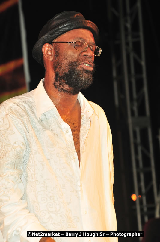 Beres Hammond @ Unite The People An International Reggae Fest, Featuring: Beres Hammond, Coco T, Queen Ifrica, Khalil, Cameal Davis, Iley Dread, Rochelle, Geoffrey Star, Ras Penco, Kool DeLoy, Otis Gayle, J.McKay, Tiney Winey, Venue at Norman Manley Boulevard, Negril, Westmoreland, Jamaica - Saturday, April 4, 2009 - Photographs by Net2Market.com - Barry J. Hough Sr, Photographer/Photojournalist - Negril Travel Guide, Negril Jamaica WI - http://www.negriltravelguide.com - info@negriltravelguide.com...!