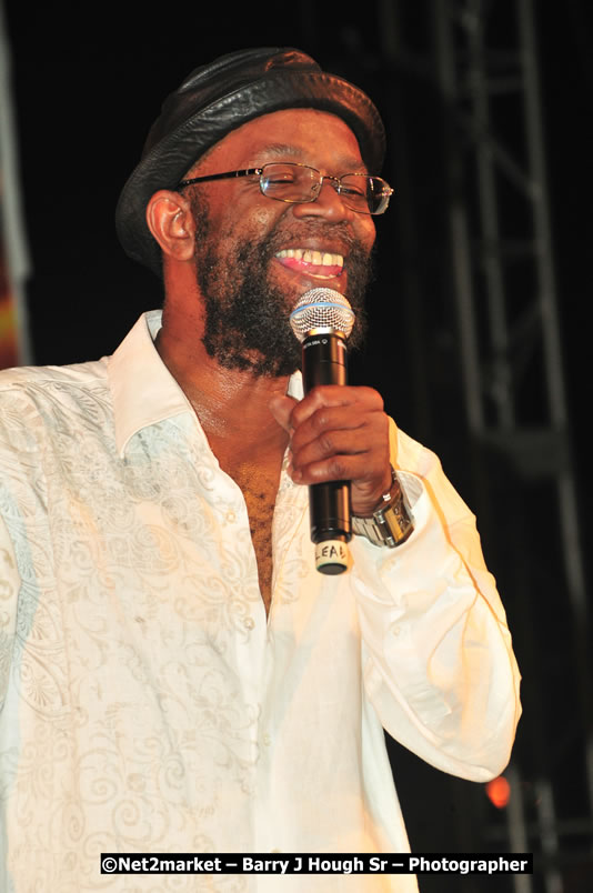 Beres Hammond @ Unite The People An International Reggae Fest, Featuring: Beres Hammond, Coco T, Queen Ifrica, Khalil, Cameal Davis, Iley Dread, Rochelle, Geoffrey Star, Ras Penco, Kool DeLoy, Otis Gayle, J.McKay, Tiney Winey, Venue at Norman Manley Boulevard, Negril, Westmoreland, Jamaica - Saturday, April 4, 2009 - Photographs by Net2Market.com - Barry J. Hough Sr, Photographer/Photojournalist - Negril Travel Guide, Negril Jamaica WI - http://www.negriltravelguide.com - info@negriltravelguide.com...!