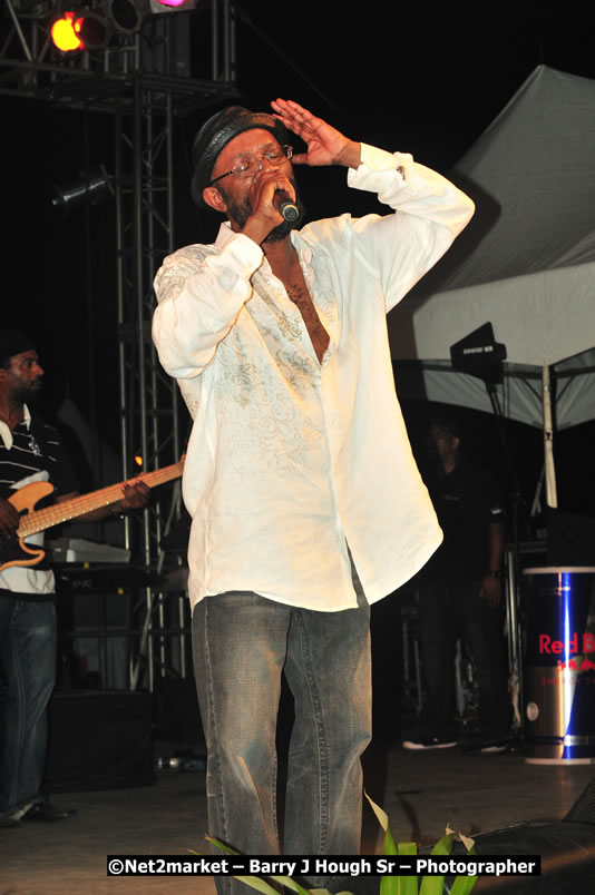 Beres Hammond @ Unite The People An International Reggae Fest, Featuring: Beres Hammond, Coco T, Queen Ifrica, Khalil, Cameal Davis, Iley Dread, Rochelle, Geoffrey Star, Ras Penco, Kool DeLoy, Otis Gayle, J.McKay, Tiney Winey, Venue at Norman Manley Boulevard, Negril, Westmoreland, Jamaica - Saturday, April 4, 2009 - Photographs by Net2Market.com - Barry J. Hough Sr, Photographer/Photojournalist - Negril Travel Guide, Negril Jamaica WI - http://www.negriltravelguide.com - info@negriltravelguide.com...!