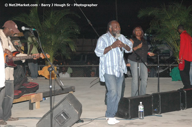 Freddie McGregor @ Western Consciousness 2007 - Presented by King of Kings Productons - Saturday, April 28, 2007 - Llandilo Cultural Centre, Savanna-La-Mar, Westmoreland, Jamaica W.I. - Negril Travel Guide, Negril Jamaica WI - http://www.negriltravelguide.com - info@negriltravelguide.com...!