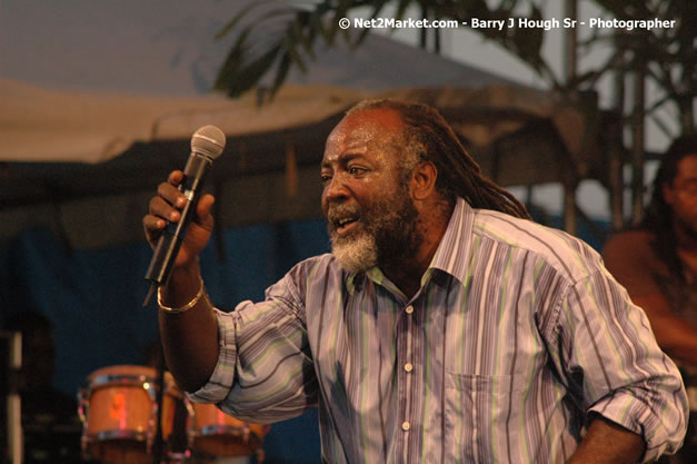 Freddie McGregor @ Western Consciousness 2007 - Presented by King of Kings Productons - Saturday, April 28, 2007 - Llandilo Cultural Centre, Savanna-La-Mar, Westmoreland, Jamaica W.I. - Negril Travel Guide, Negril Jamaica WI - http://www.negriltravelguide.com - info@negriltravelguide.com...!