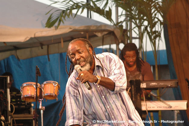 Freddie McGregor @ Western Consciousness 2007 - Presented by King of Kings Productons - Saturday, April 28, 2007 - Llandilo Cultural Centre, Savanna-La-Mar, Westmoreland, Jamaica W.I. - Negril Travel Guide, Negril Jamaica WI - http://www.negriltravelguide.com - info@negriltravelguide.com...!