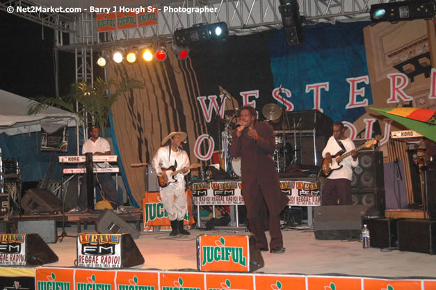 Kenyatta Hill @ Western Consciousness 2007 - Presented by King of Kings Productons - Saturday, April 28, 2007 - Llandilo Cultural Centre, Savanna-La-Mar, Westmoreland, Jamaica W.I. - Negril Travel Guide, Negril Jamaica WI - http://www.negriltravelguide.com - info@negriltravelguide.com...!