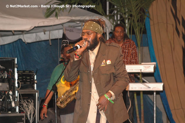 Tarrus Riley @ Western Consciousness 2007 - Presented by King of Kings Productons - Saturday, April 28, 2007 - Llandilo Cultural Centre, Savanna-La-Mar, Westmoreland, Jamaica W.I. - Negril Travel Guide, Negril Jamaica WI - http://www.negriltravelguide.com - info@negriltravelguide.com...!